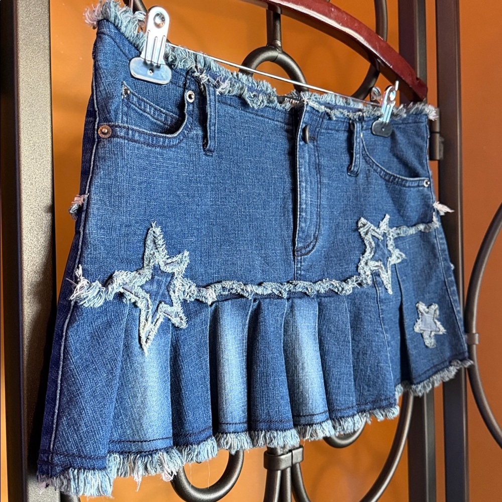 SILENCE + NOISE Mia Star Applique Denim Micro Mini Skirt - Picture 3 of 14